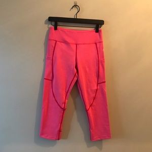 Curves ‘n Combat Boots Pocket Capris, L, Pink